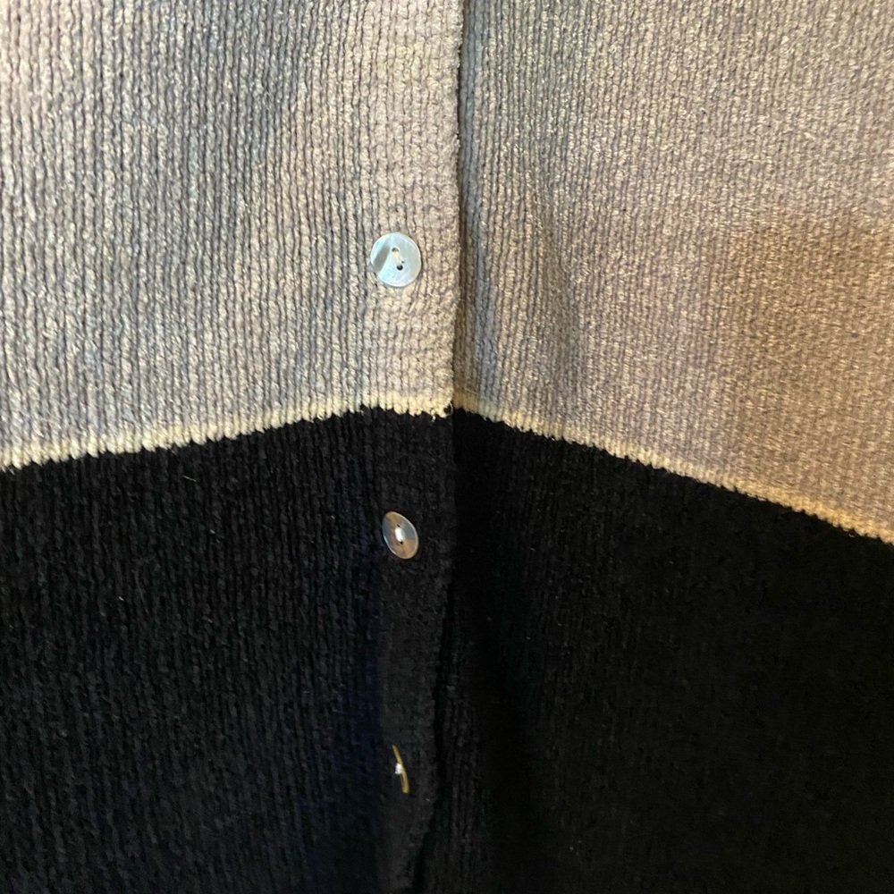 🎈Button Up Sweater 75% Silk - Picture 7 of 10